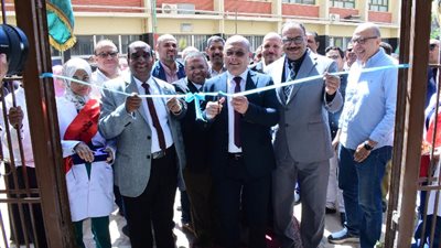 رئيس جامعة سوهاج يفتتح مبنى المعامل المركزية بكلية الطب