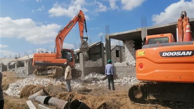 إزالة 6 حالات تعدٍ على الأراضي الزراعية بمركز طما