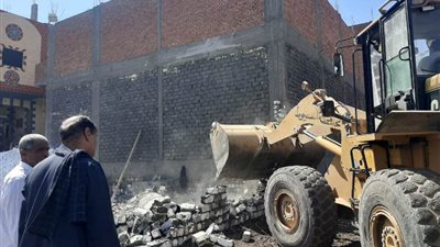 محافظ أسيوط: إزالة 9 حالات تعدٍ على أراضٍ زراعية ومخالفة بناء بالقوصية وديروط وحي غرب