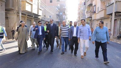 محافظ سوهاج يتفقد أعمال الرصف بمشروع تطوير كورنيش أخميم 