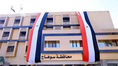 محافظ سوهاج يناقش الموقف التنفيذي لملف التصالح على مخالفات البناء وإزالة التعديات على الأراضي الزراعية وأملاك الدولة  