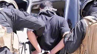 ضبط عامل أثناء سرقة سيارة نقل على الطريق الصحراوى الشرقى بسوهاج