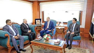 محافظ سوهاج يستقبل رئيس اللجنة البارالمبية المصرية لبحث أوجه التعاون المشترك