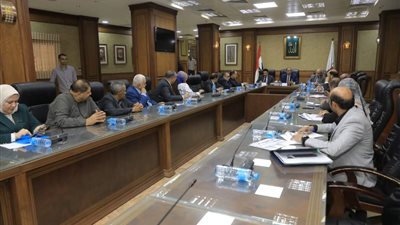 محافظ سوهاج يعقد اجتماعا مع أعضاء مجلس النواب لبحث آليات العمل والتعاون المشترك