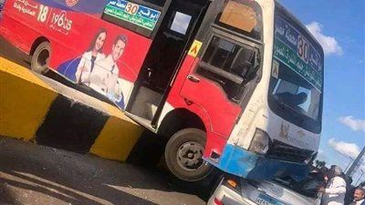 إصابة 5 أشخاص فى حادث مروري تصادم أتوبيس وملاكي بكورنيش جليم بالإسكندرية