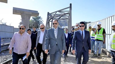 محافظ سوهاج يتفقد أعمال إنشاء كوبري أعلى مزلقان الروافع قبلي