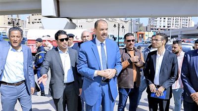 محافظ سوهاج يتفقد أعمال إزالة 