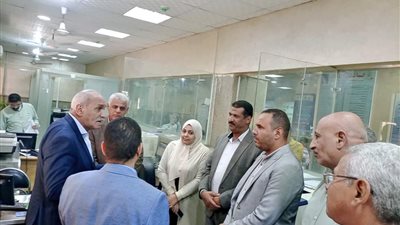 سكرتير عام سوهاج يتفقد إجراءات تلقي طلبات التصالح بالمراكز التكنولوجية