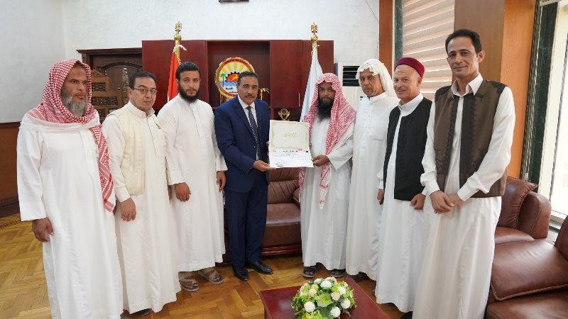 محافظ مطروح يكرم