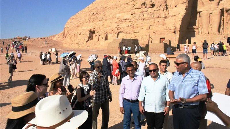 محافظ اسوان يشارك