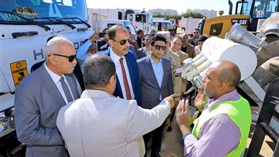 محافظ سوهاج يتفقد اصطفاف المعدات واستعدادات الوحدات المحلية لموسم الشتاء