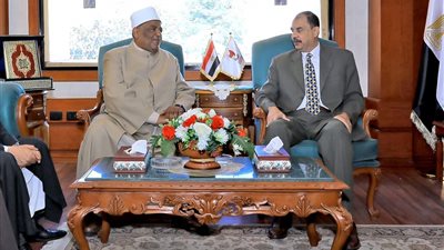 محافظ سوهاج يستقبل رئيس اللجنة العليا للمصالحات بالأزهر الشريف