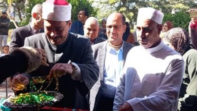 رئيس منطقة سوهاج الأزهرية يفتتح معرض 