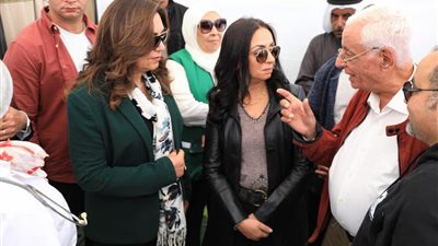 وزيرة التنمية المحلية تشهد إطلاق القافلة الطبية الشاملة بمركز شباب شهداء الروضة