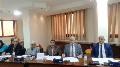 إجراء المقابلات الشخصية مع المتقدمين لشغل الوظائف القيادية بتعليم كفر الشيخ