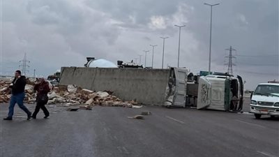 بسبب الأمطار.. إصابة 15 شخصا فى تصادم 3 سيارات بالإسكندرية