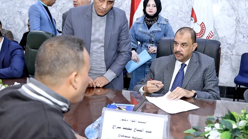 محافظ سوهاج خلال