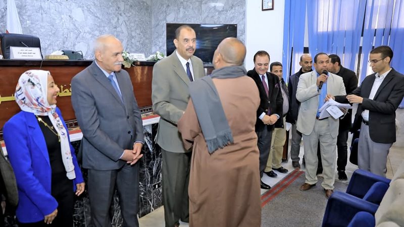 محافظ سوهاج يسليم