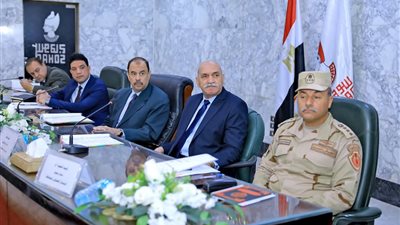 محافظ سوهاج يترأس اجتماع المجلس التنفيذي لمناقشة الملفات الحيوية