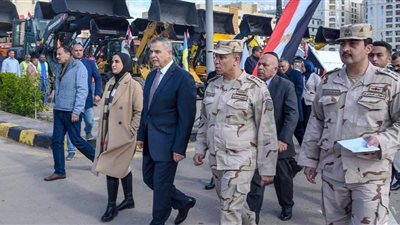 محافظ الإسكندرية يشهد اصطفاف مُعدات المحافظة الخاصة بمجابهة الأزمات والكوارث