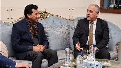 لبحث أوجه التعاون المشترك.. وزير الشباب والرياضة يلتقي رئيس الهيئة الوطنية للصحافة