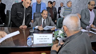 محافظ سوهاج يعقد اللقاء الجماهيري الأسبوعي للاستماع لمطالب المواطنين