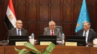 جامعة الإسكندرية تناقش سير امتحانات الفصل الدراسي الأول بجميع الكليات