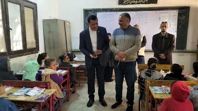 وكيل تعليم سوهاج يتابع انتظام العملية التعليمية بمدارس المنشاة
