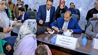 محافظ سوهاج يستمع لمطالب وشكاوى المواطنين في اللقاء الجماهيري الأسبوعي