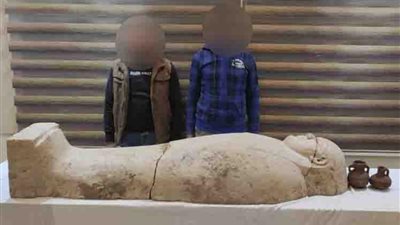 ضبط تابوت وقطع أثرية بحوزة شخصين قبل بيعها بسوهاج