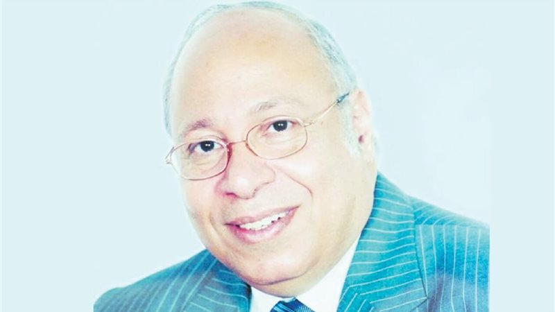 الكاتب الصحفى سمير