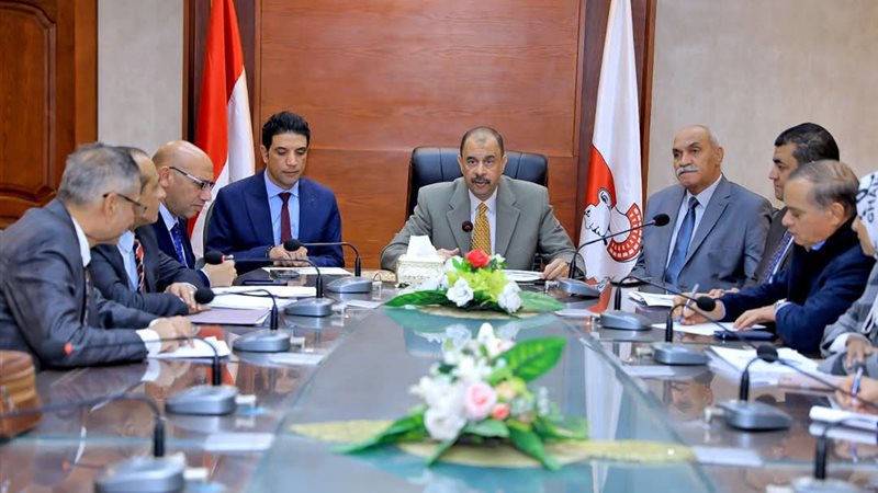 محافظ سوهاج يستقبل