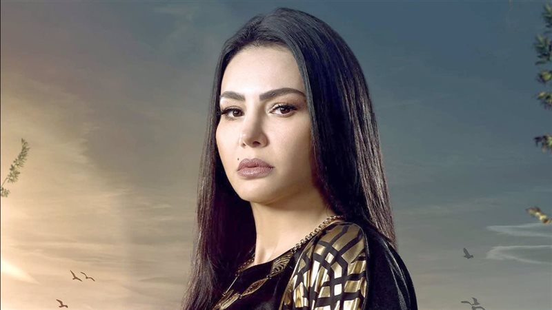 الفنانة دينا فؤاد