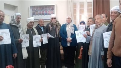 تسليم 13 نموذج تصالح على مخالفات البناء على الأراضي الزراعية بمركز سوهاج