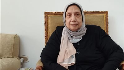 الحاجة فريال بعد فوزها بلقب الأم المثالية بالإسكندرية.. أبنى الشهيد شرفنى ورفع راسى