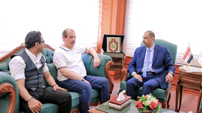 محافظ سوهاج يبحث مع نائب وزير الصحة تطوير المنظومة الطبية