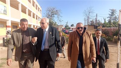 وكيل تعليم القليوبية يتابع انتظام العملية التعليمية بالثانوية الزراعية في كفر شكر