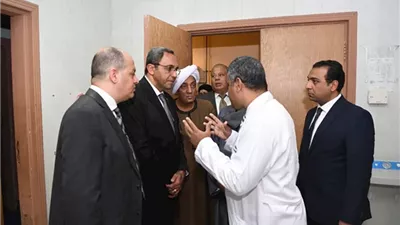 محافظ قنا يفتتح وحدة العناية المركزة بمستشفى قفط التخصصي