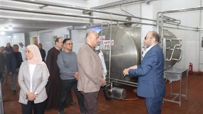 محافظ القليوبية يتفقد مراكز تجميع وتصنيع الألبان في قرى قليوب
