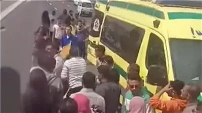 سقوط طفلين من أعلى كوبري العامرية بالإسكندرية.. واتهامات للأم بإلقائهما