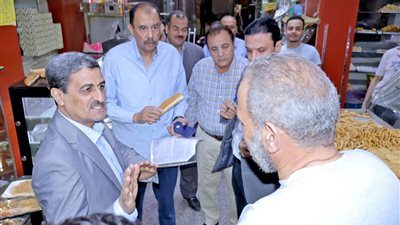 محافظ سوهاج في جولة ميدانية للتأكد من استقرار الأسعار بالمخابز و المطاعم