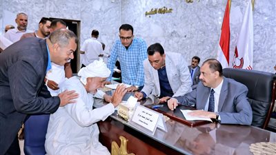 محافظ سوهاج يعقد اللقاء الجماهيري الأسبوعي للاستماع إلى شكاوى وطلبات المواطنين