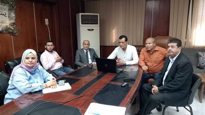 مدير تعليم سوهاج يتابع انتظام امتحانات الشهادة الإعدادية بغرفة العمليات المركزية