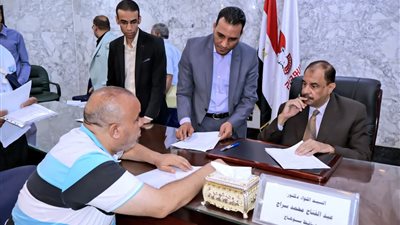 محافظ سوهاج يعقد اللقاء الجماهيري الأسبوعي للاستماع إلى شكاوى وطلبات المواطنين