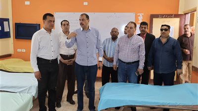محافظ سوهاج يتفقد تجهيزات لجان امتحانات الثانوية العامة واستراحات الملاحظين
