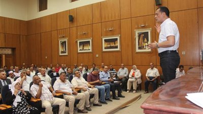 وكيل تعليم سوهاج يجتمع برؤساء لجان الثانوية العامة.. وتوجيهات صارمة بمنع الغش