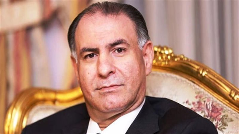 الكاتب والإعلامى