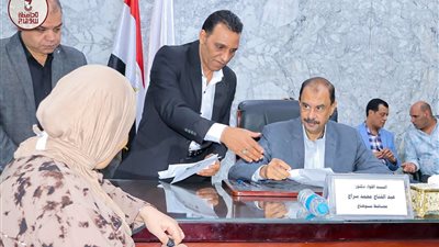 محافظ سوهاج يعقد اللقاء الجماهيري الأسبوعي للاستماع إلى شكاوى وطلبات المواطنين