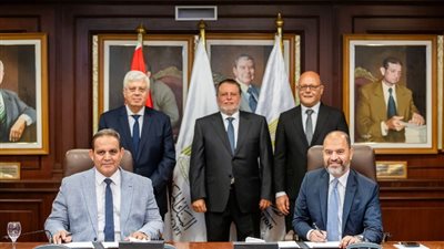 توقيع اتفاقيتى شراكة بين المعهد المصرفى وجامعتى القاهرة وسوهاج