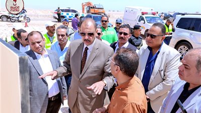 محافظ سوهاج يتفقد عددا من المصانع وأعمال التوسعات بالمنطقة الصناعية